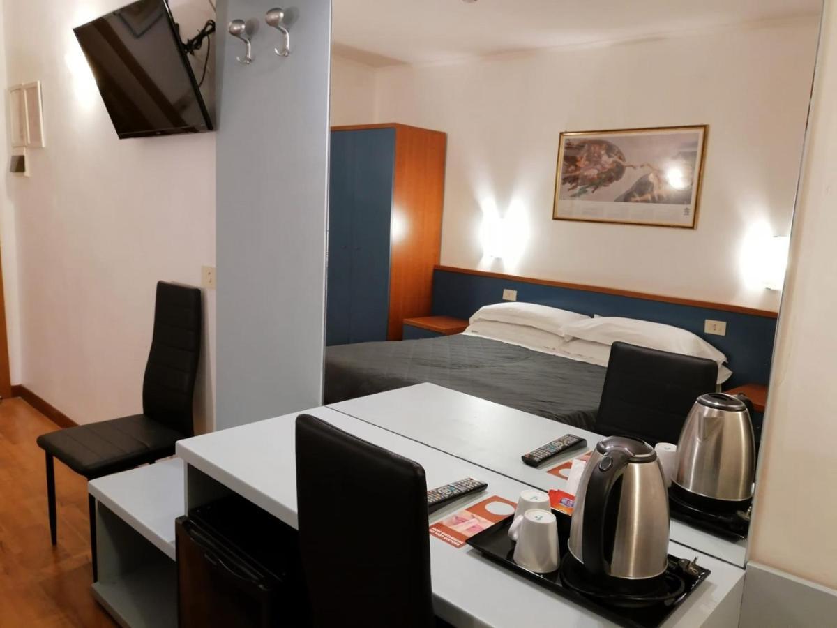 Standard Double or Twin Room,1370705057:JPEG